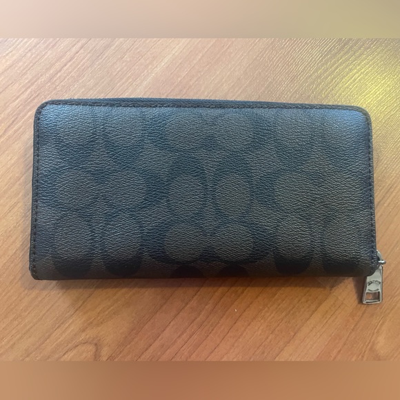 Coach Wallet - Picture 9 of 10